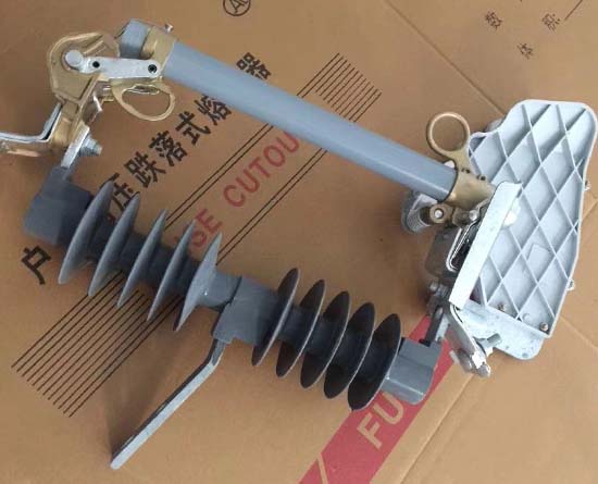 跌落式熔断器